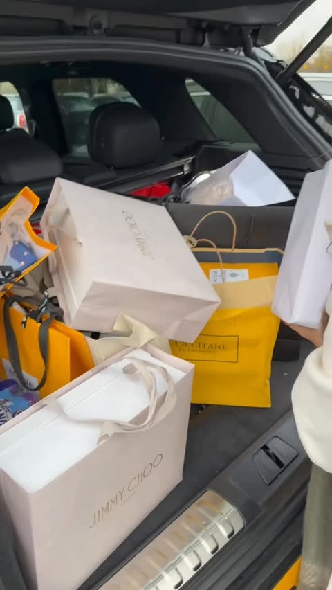Instagram post by @courtney_smith1 for Bicester Village. Caption reads: Come Black Friday shopping with me & mum! 🎁🥰 at....
