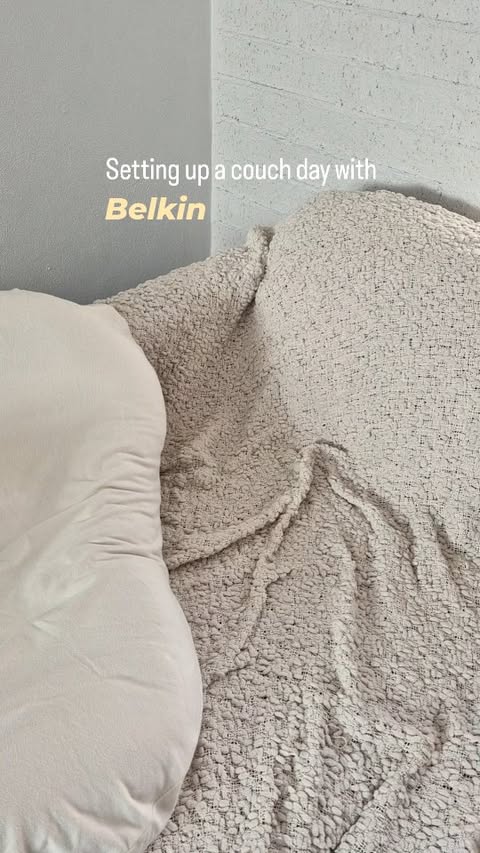 Instagram post by @_charmainenav_ for Belkin. Caption reads: [...] to make the day easier! My top 3 @belkinanz....