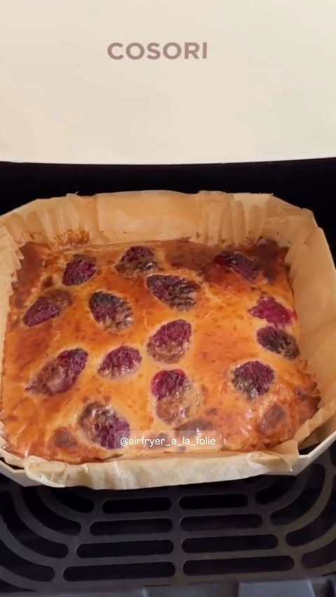 Instagram post by @airfryer_a_la_folie for COSORI. Caption reads: [...] le code chantalafoliejock15 @cosori.fr :....