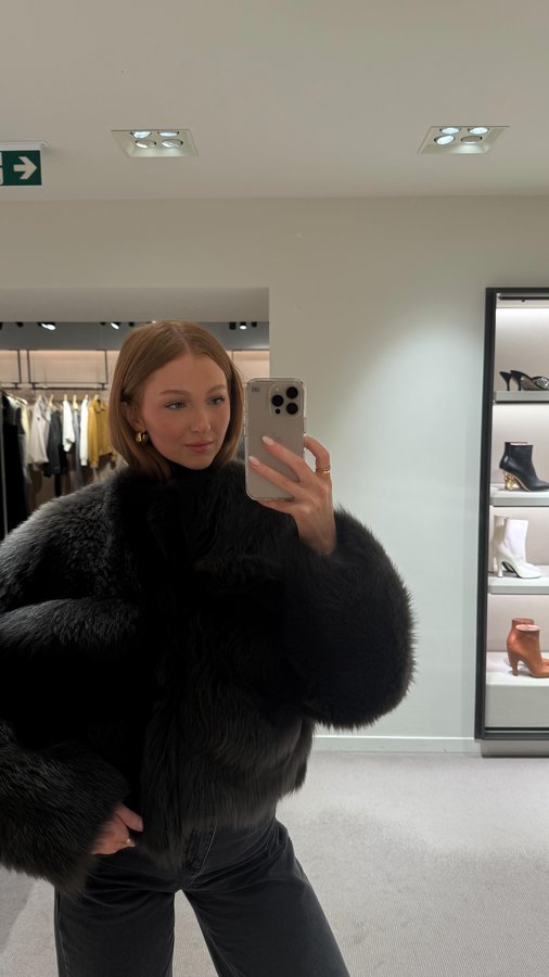 Instagram post by @lorenasad for Kitsch. Caption reads: Styling my hair curly with the @mykitsch Air Dry....