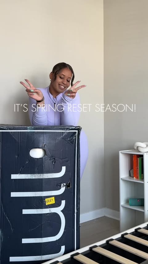 Instagram post by @ebonyshamar for Lull. Caption reads: [...] is probably the best time to do it 😭🤍....