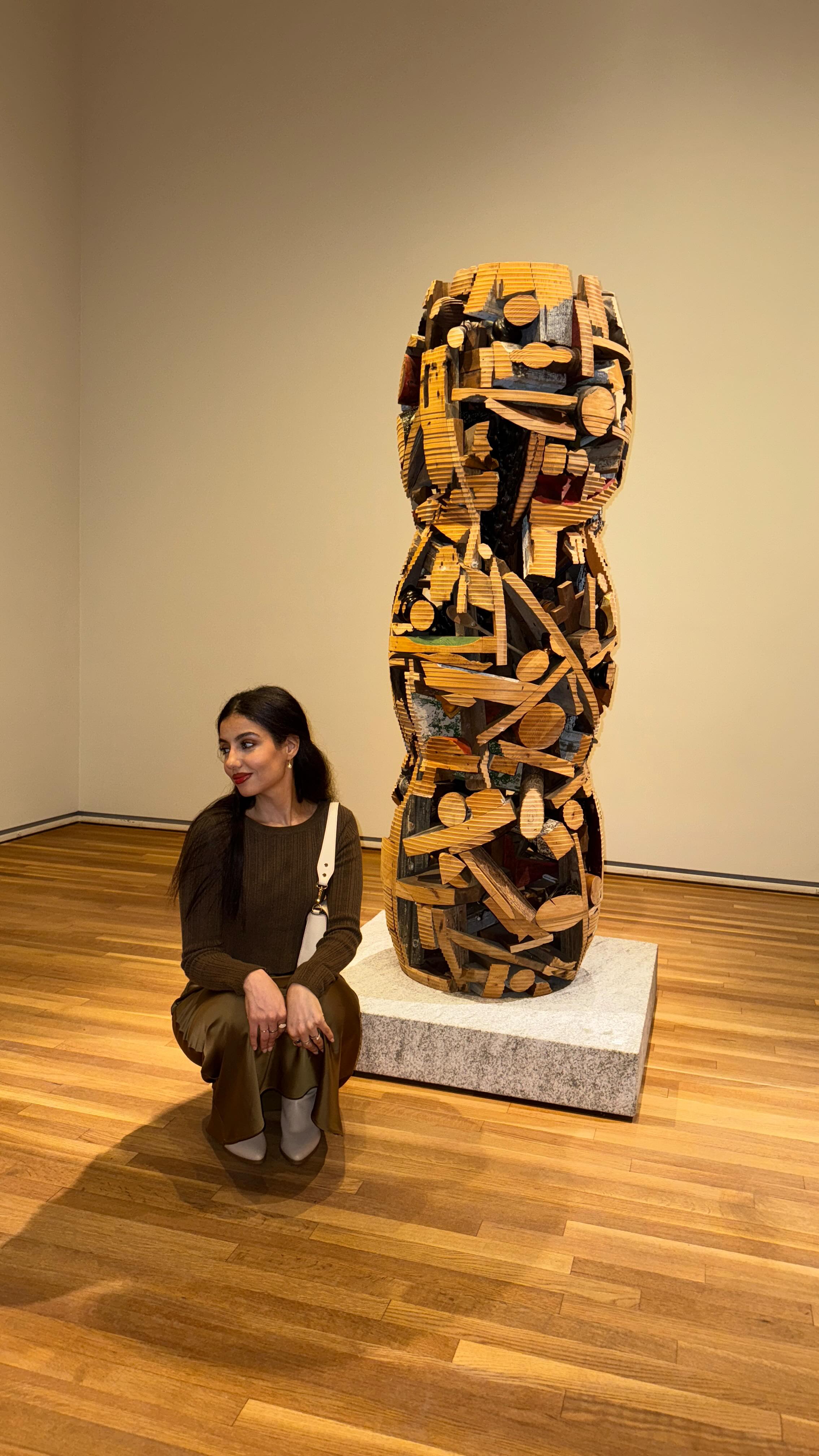 Instagram post by @caoutarb for Rare Beauty. Caption reads: Eawdo li hta ntouma chnou kadirou?

Blush....