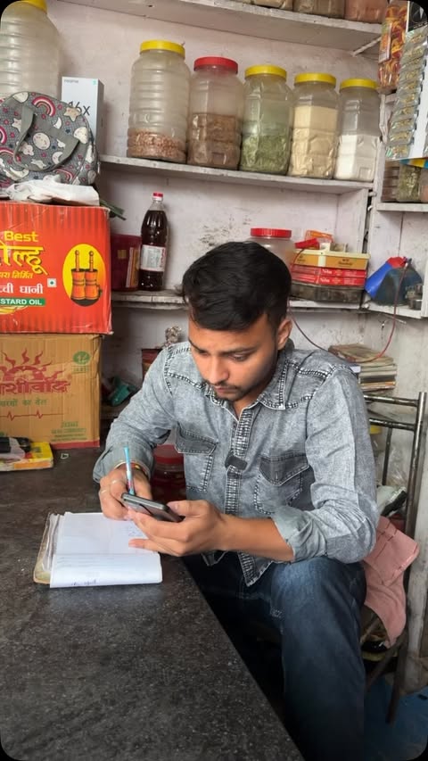 Instagram post by @_arungupta_0097 for realme. Caption reads: [...] battery ki chinta khatam 🕺🏻 Aa gya h....