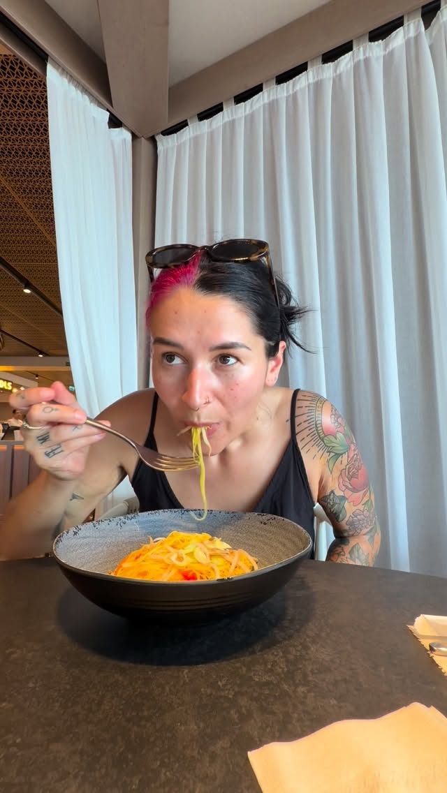 Instagram post by @mommashive for Norwegian Cruise Line. Caption reads: Food haul on a cruise! #mommashive #cruise....