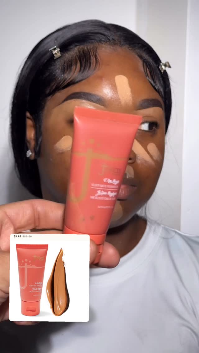 Instagram post by @benni_beautty for Juvia’s Place. Caption reads: “ MAKEUP MONDAYS “ 
GLAM ME PLEASE 🥰💋
- 
Can you....