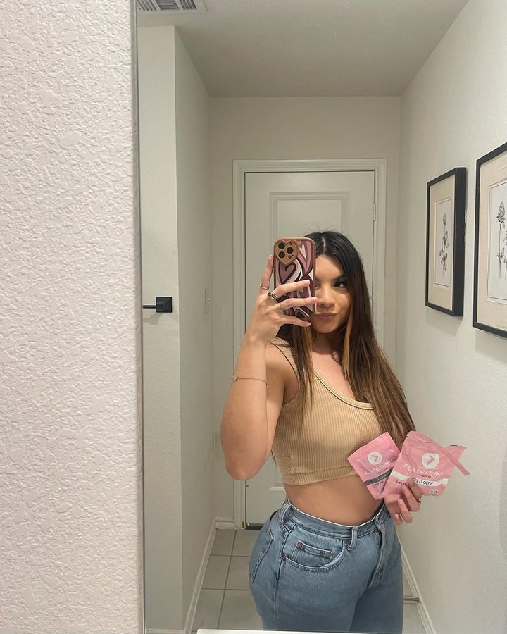 Instagram post by @g.alma for FLAT TUMMY CO. Caption reads: [...] #ad Feeling myself after taking....