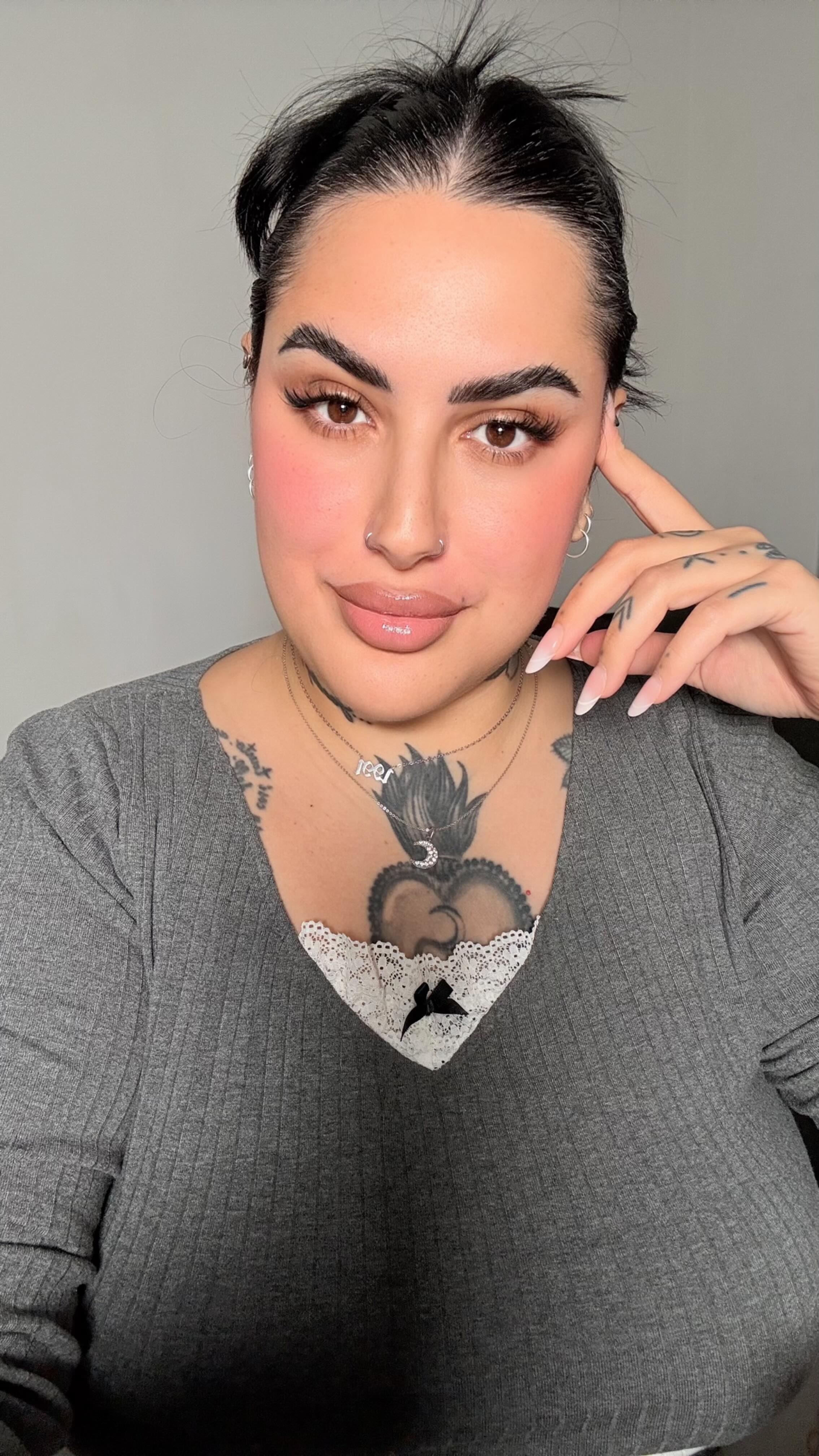 Instagram post by @martinapiccu for Overskin. Caption reads: Full face con i prodotti di @overskin....