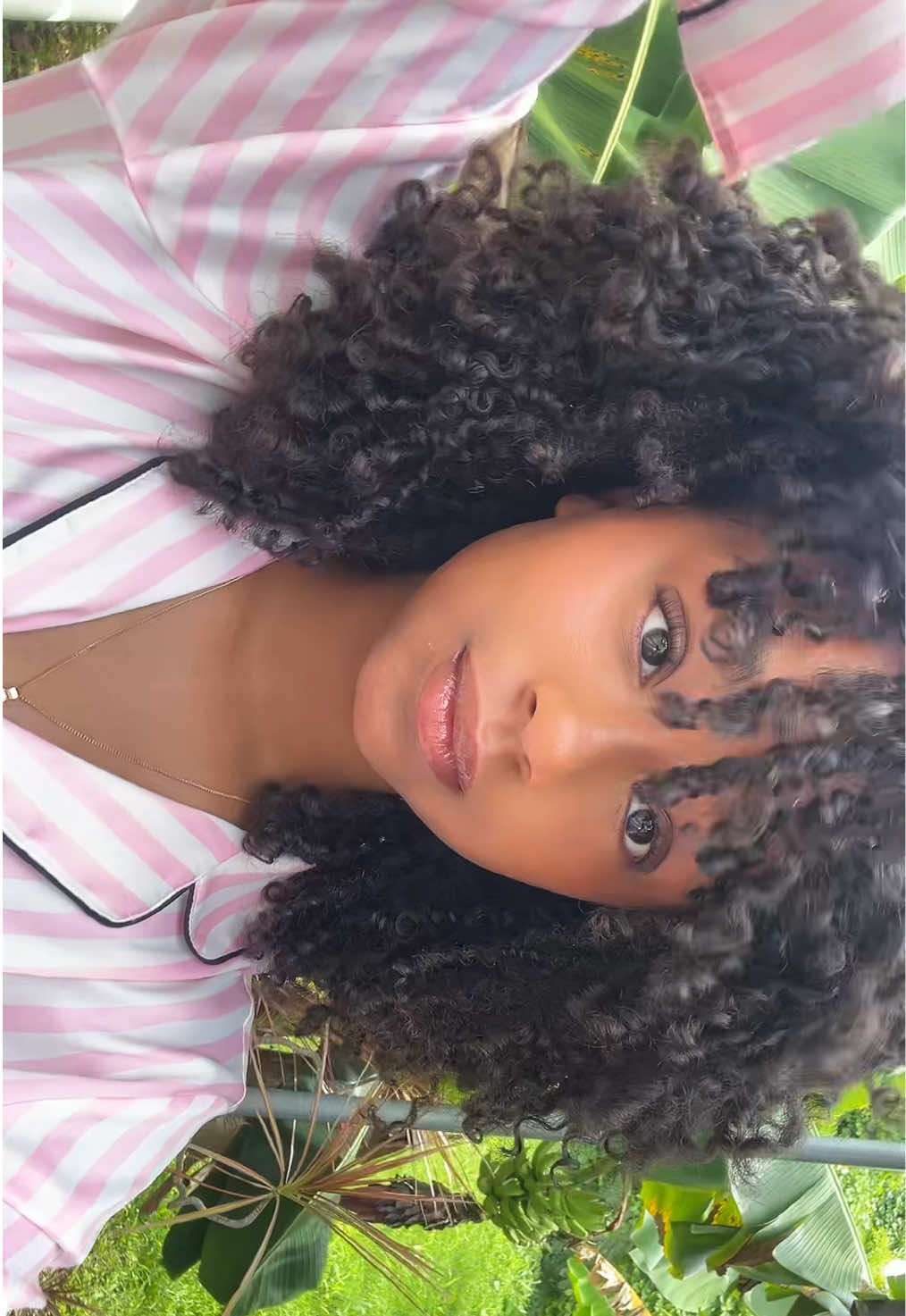 TikTok post by @rreaquel for Hourglass Cosmetics. Caption reads: some light beach makeup ✨  products:  @PURITO....