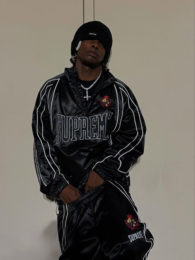 Instagram post by @shelovesmeechie for Supreme. Caption reads: ready2dropagain!.