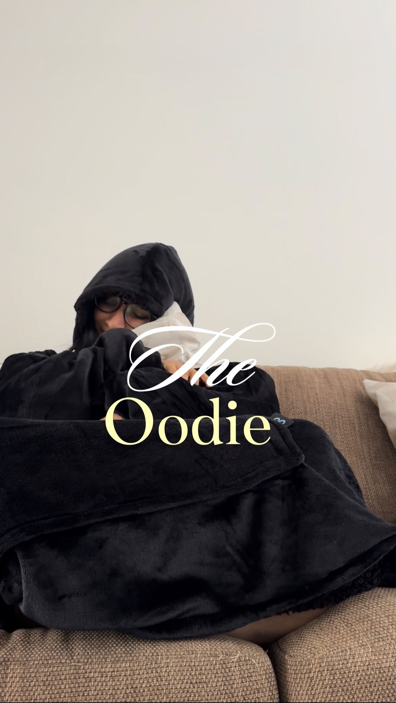 Instagram post by @msval_fernandes for The Oodie. Caption reads: [...] warming up my winter! . . #ad #theoodie....