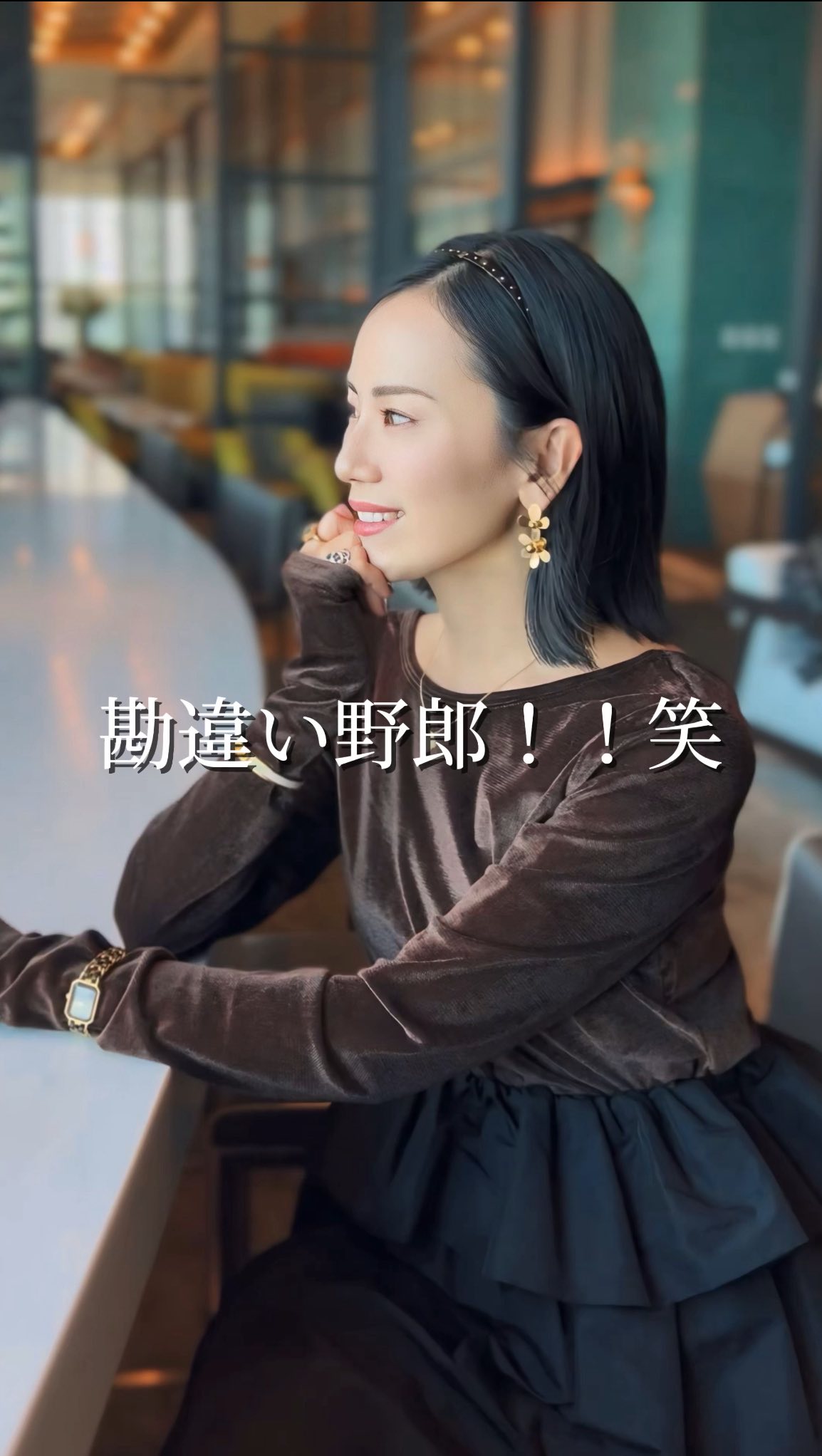 Instagram post by @nyakanya for France Luxe. Caption reads: 褒められネイルは
@ohora_jp....