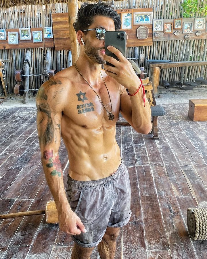 Instagram post by @jessewelle for TEMPO. Caption reads: [...] how I got cut for Tulum!! 👉 I love my....