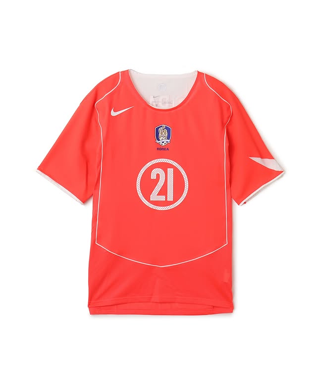 Instagram post by @le.syndrome for Nike. Caption reads: #나이키 (Nike)가 대한민국 산소탱크 박지성, 북미 개인 통산 최다 득점을 [...].