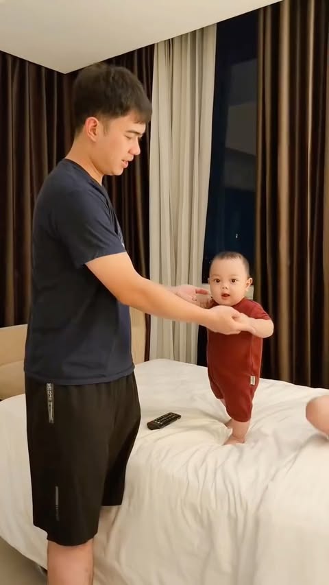 Instagram post by @riska.n.w for Aveeno. Caption reads: solusi kulit anak sensitif dan ruam merah pakai....