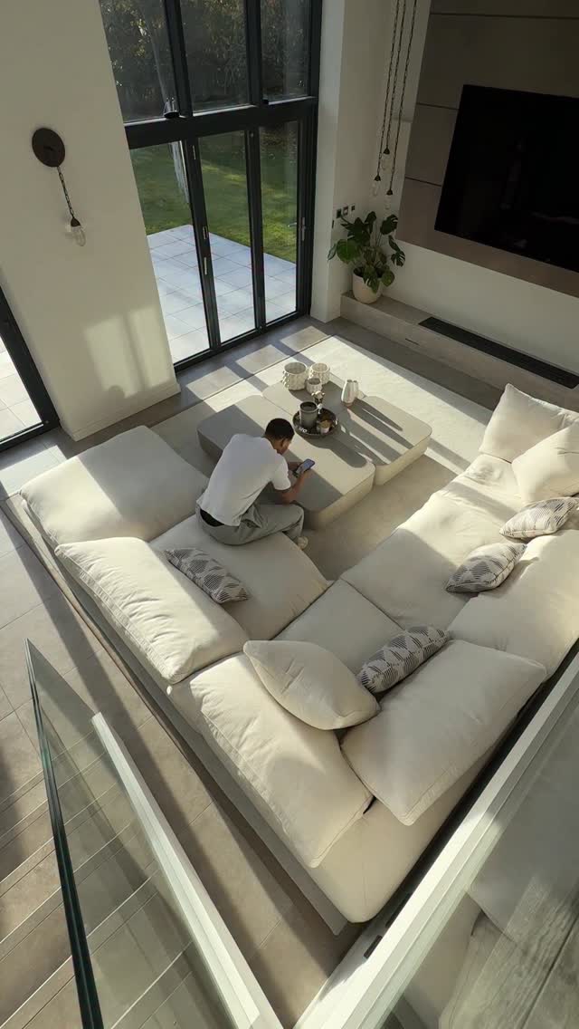 Instagram post by @jxrdan for La Roche-Posay. Caption reads: #NoliPartner Since using Noli AI, I finally....