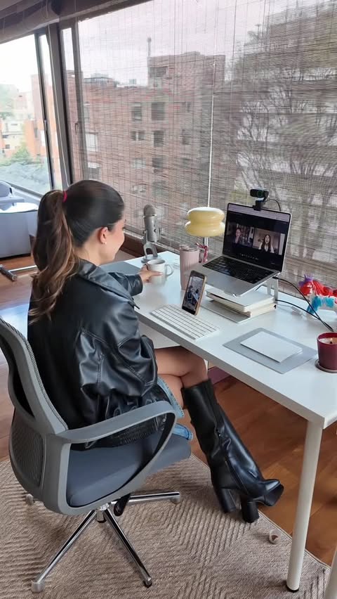 Instagram post by @majoperezlalinde for Bata Shoes. Caption reads: Work with me en día de sesión en vivo de A....