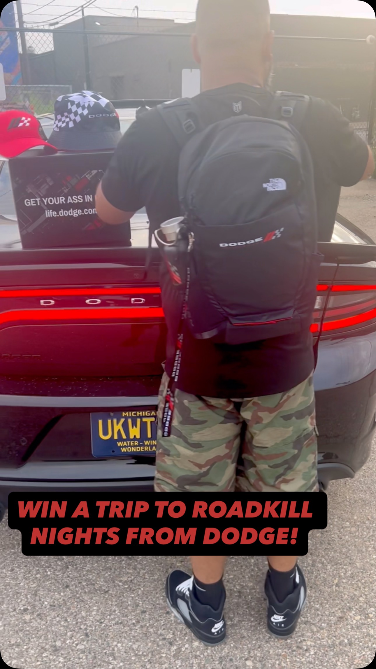 Instagram post by @hellcatdurango for Mopar. Caption reads: 𝗟𝗜𝗡𝗞 𝗜𝗡 𝗕𝗜𝗢🔗𝗚𝗢 𝗘𝗡𝗧𝗘𝗥....