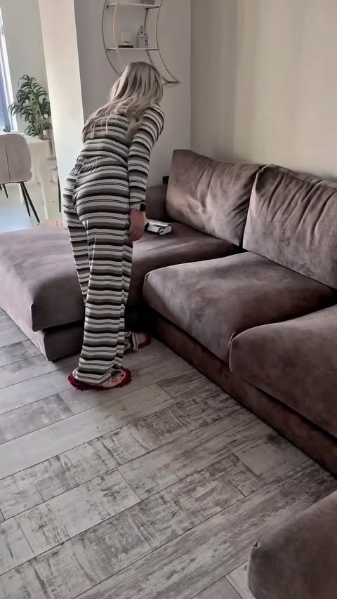 Instagram post by @_laurenscleaning for SuperSavvyMe. Caption reads: your motivation to get your clean on this weekend....