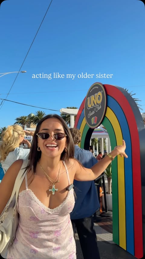 Instagram post by @celesteejh for Unobravo. Caption reads: My older sister thinks she isn’t competitive....