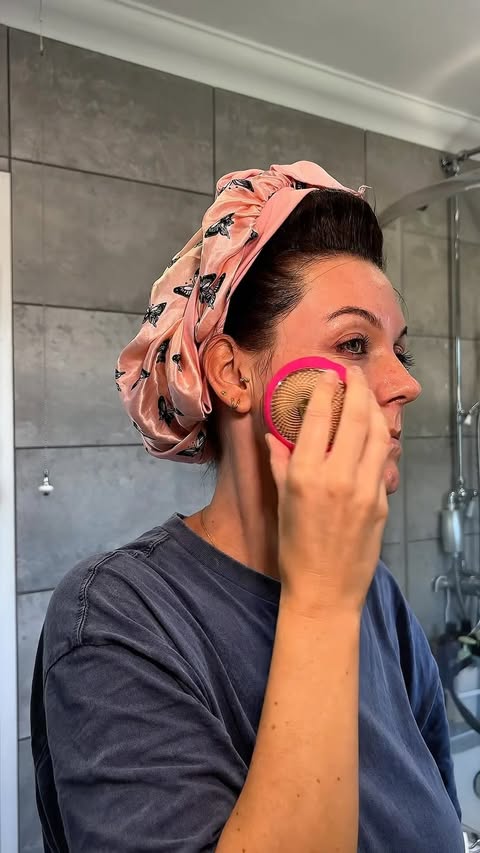 Instagram post by @cuquix for Foreo. Caption reads: [...] Blemish Rescue Mask, followed by my @foreo....