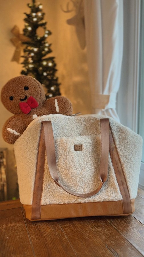 Instagram post by @dani.mccormick for Freshly Picked. Caption reads: 🎁 Cyber Week Sale is HERE @freshlypicked 

Up to....