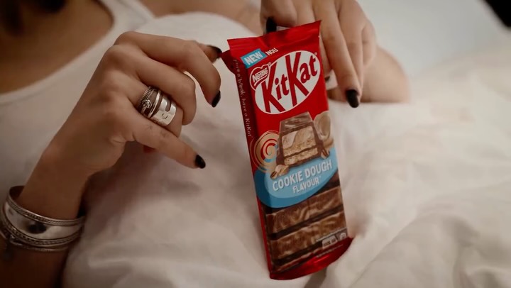 Instagram post by @alessianastase for KITKAT. Caption reads: [...] So I took a break at home with the new....