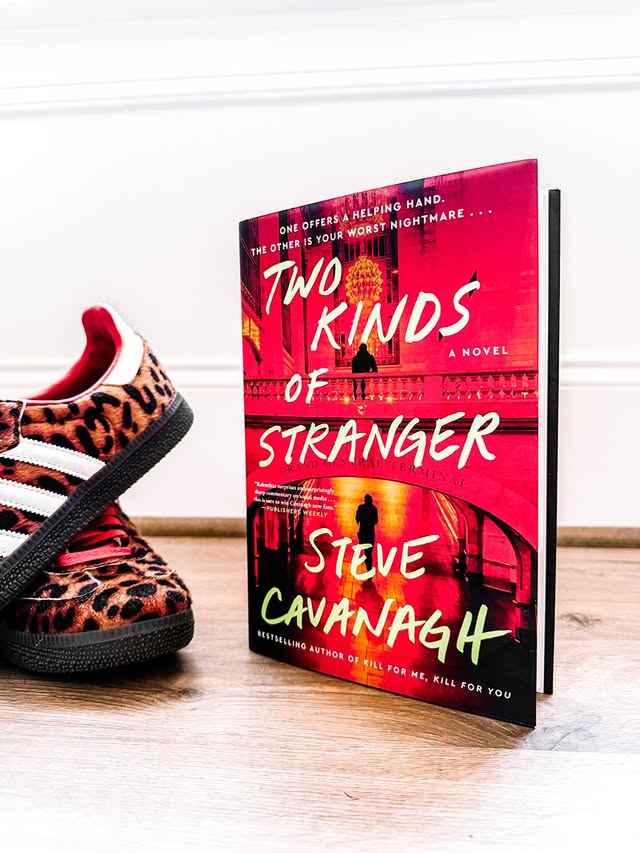 Instagram post by an influencer for Atria Books. Caption reads: [...] 𝗥𝗘𝗩𝗜𝗘𝗪 ✨ | #gifted @atriabooks....