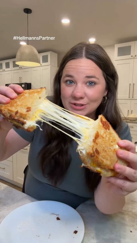 Instagram post by @laurynchayce for Hellmann’s Mayonnaise. Caption reads: [...] new Purely 100% Avocado Oil Mayo.....