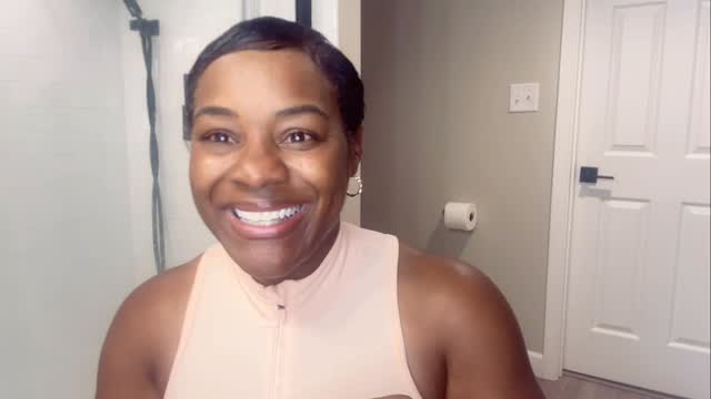 Instagram post by @stacycarlock for Cliganic. Caption reads: [...] skin the clean it craves? Grab these....