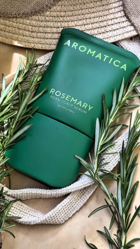 Instagram post by @masajamartus for AROMATICA. Caption reads: [...] Kopfhautpflege gemacht? #aromatica....