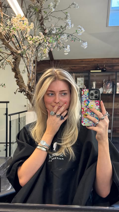 Instagram post by @marijezuurveld for Authentic Beauty Concept. Caption reads: 🩷 BLONDIE IS BACK Dankjewel queens✨....