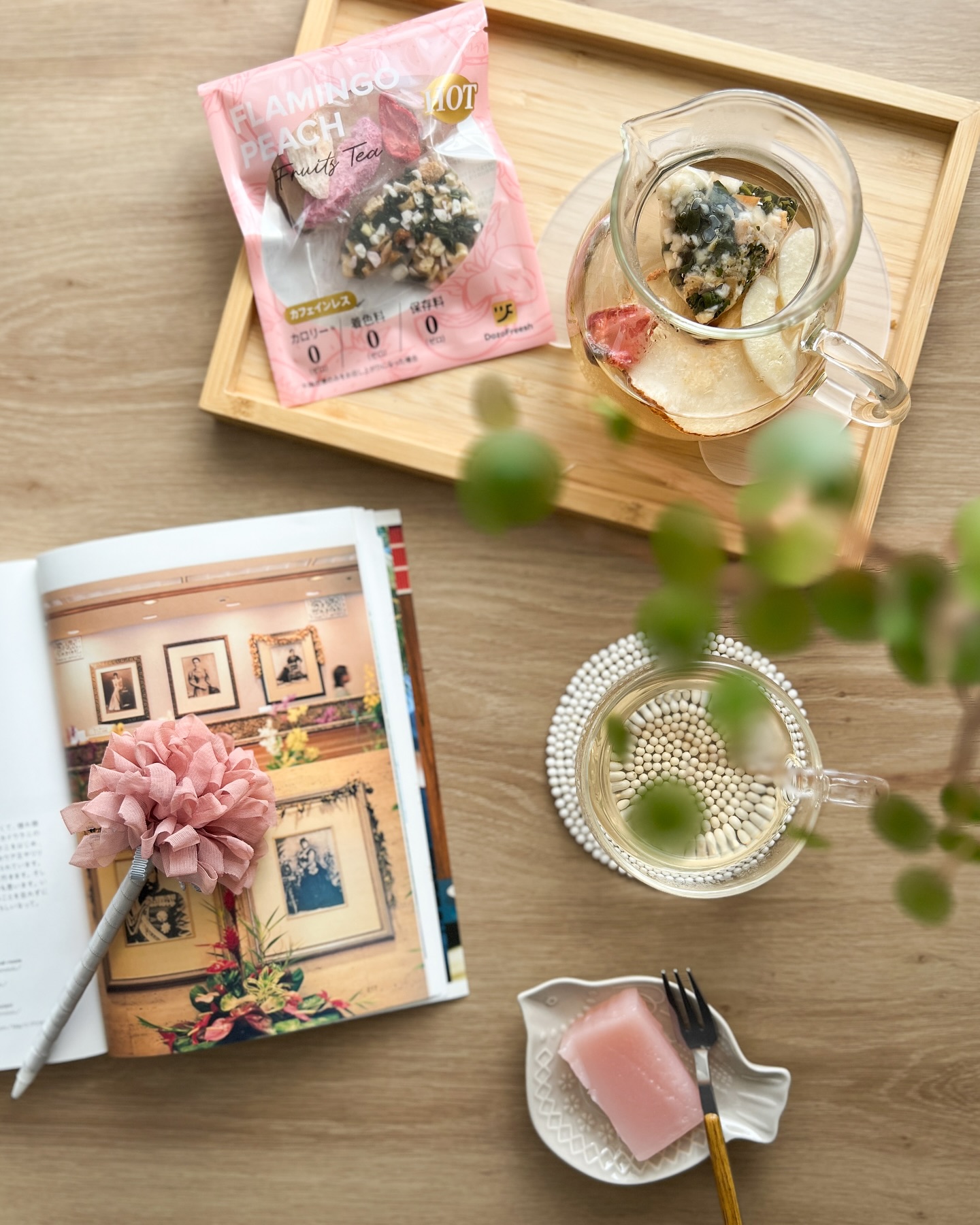 Instagram post by @seiko_lipine for DozoFreesh. Caption reads: フルーツティ🍑で春を感じるおうちカフェ....