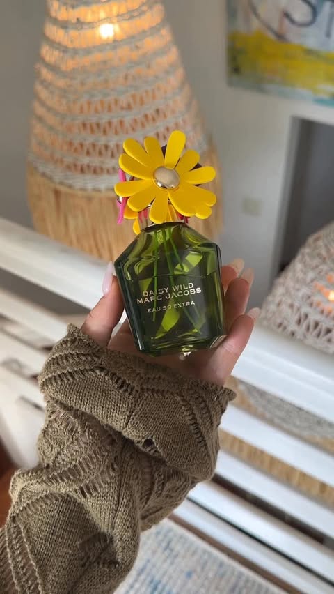 Instagram post by @kate.robinsson for Marc Jacobs Fragrances. Caption reads: Feeling extra colourful with @marcjacobsfragrances....