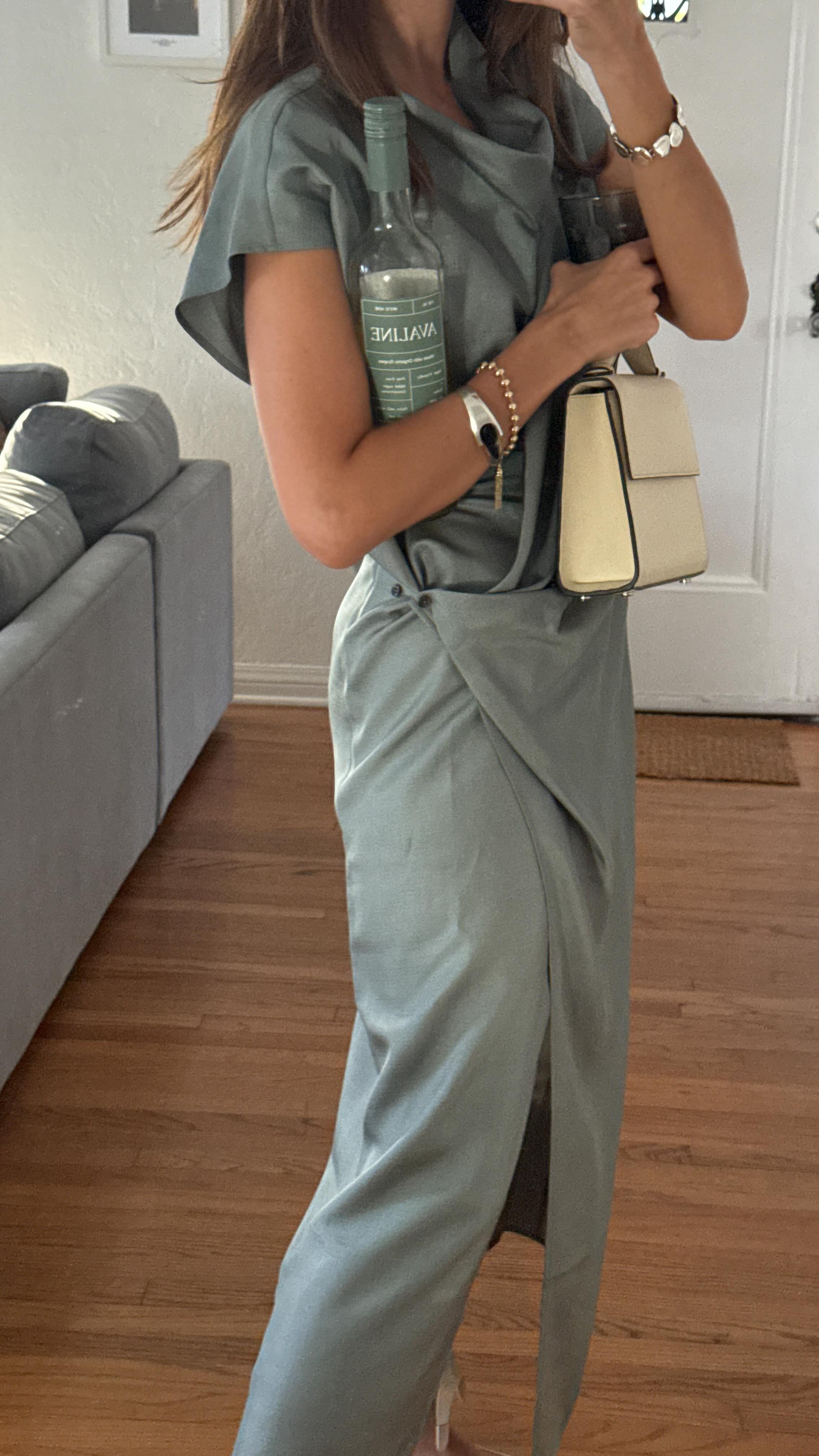 Instagram post by @gabrigofis for Avaline. Caption reads: Wedding update session with @avaline 🧘.