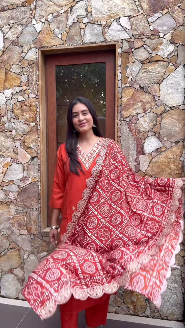 Instagram post by @mahimagandhiofficial for Navlik. Caption reads: Festive vibes 🌼

@navlik.in 

[ festive outfits,....