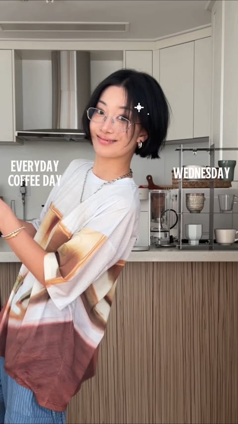 Instagram post by @gyoe_re for Nespresso. Caption reads: Everyday Coffee day ☕️ 매일 카페인 충전 해줘야하는 나,, 네스프레소....