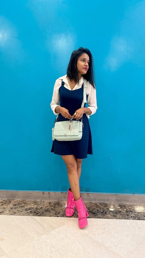 Instagram post by @stylo_sassy_girl for Lino Perros. Caption reads: [...] @amazonfashionin @owlminkofficial....