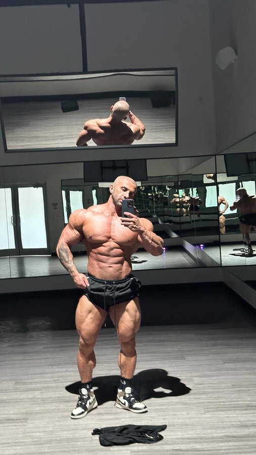 Instagram post by @zanyar.g for HD MUSCLE. Caption reads: A healthy gut means better nutrient absorption,....