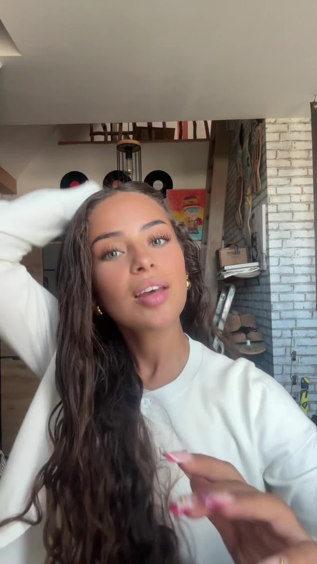 TikTok post by @_luana_ktz for Smilodox. Caption reads: @smilodox 😍😍.