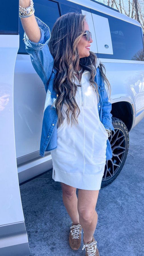 Instagram post by @airicapuckettstyle for Larroudé. Caption reads: [...] look and some great sneakers from @larroude....