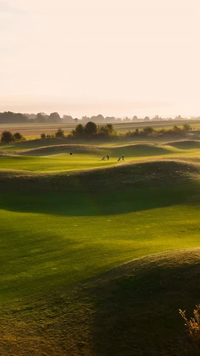 Instagram post by @travelmonster.nl for Radisson. Caption reads: A new era of hospitality in Brussels 🌱

Blending....