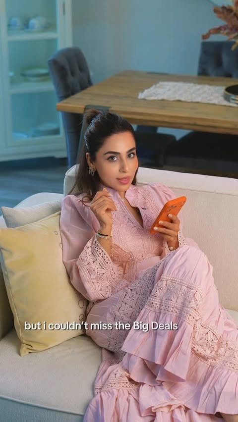 Instagram post by @aroojkaashif for Noon. Caption reads: POV: you opened @noon_uae Big Deals Sale and now....