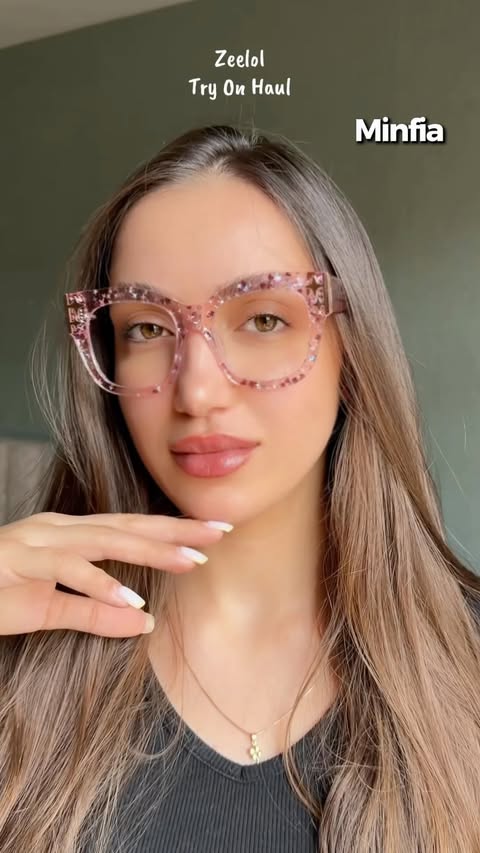 Instagram post by @salomecreates_ for Zeelool. Caption reads: [...] 👓 Obsessed with my new glasses from....
