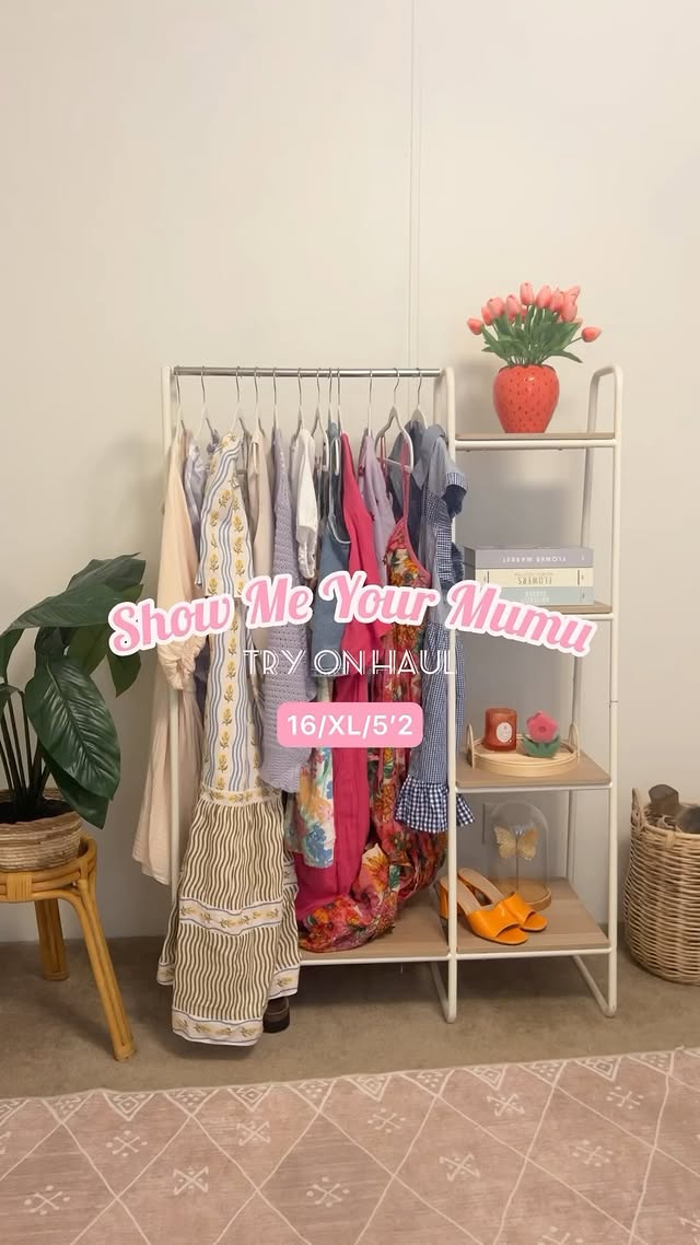 Instagram post by @curvesbyzo_ for Show Me Your Mumu. Caption reads: @showmeyourmumu haul🤩🤩 comment MUMU to get....