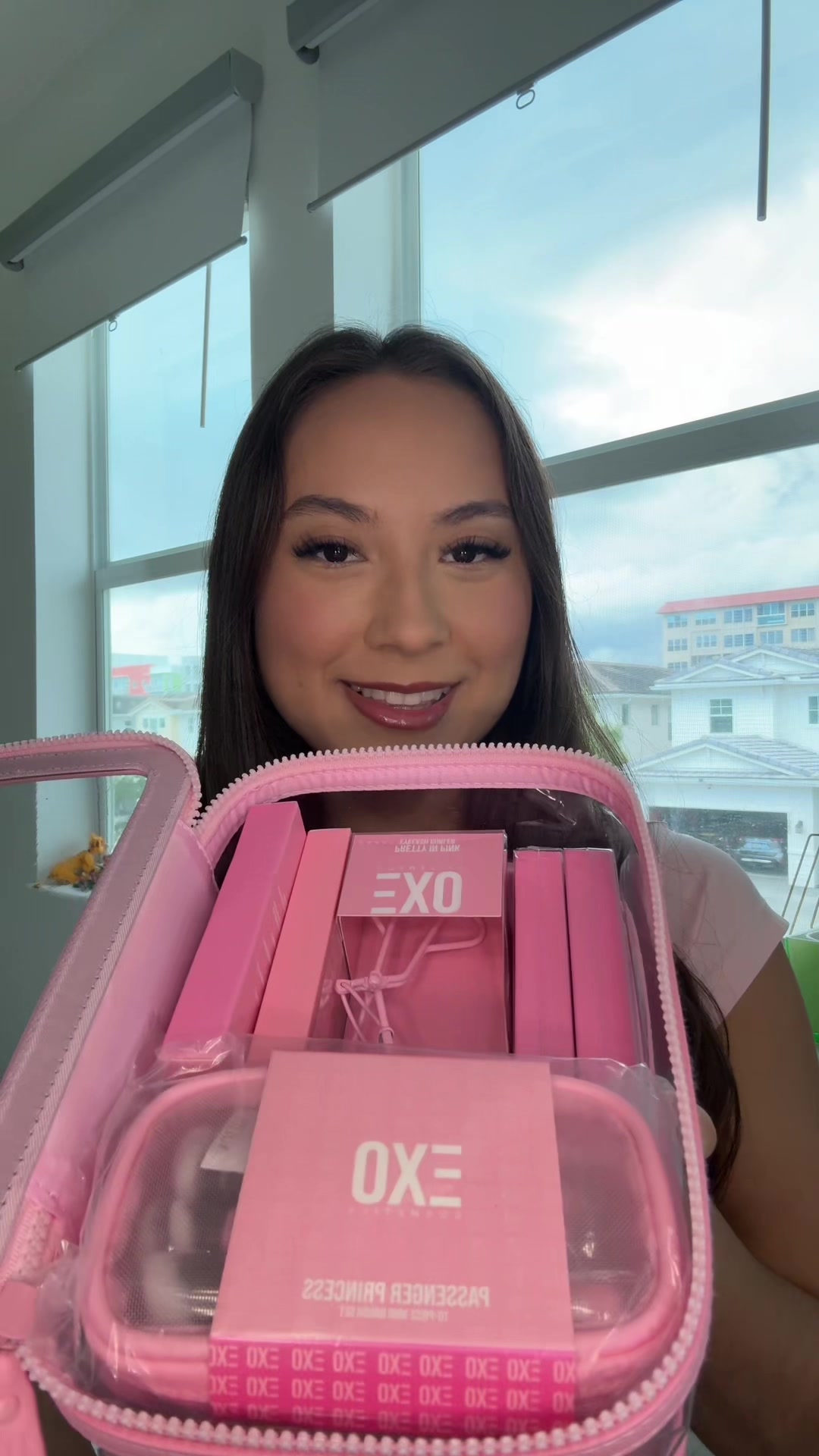 TikTok post by @anasofiavoight for EXO Cosmetics. Caption reads: @EXO Cosmetics #twinathon #twitchstreamer .