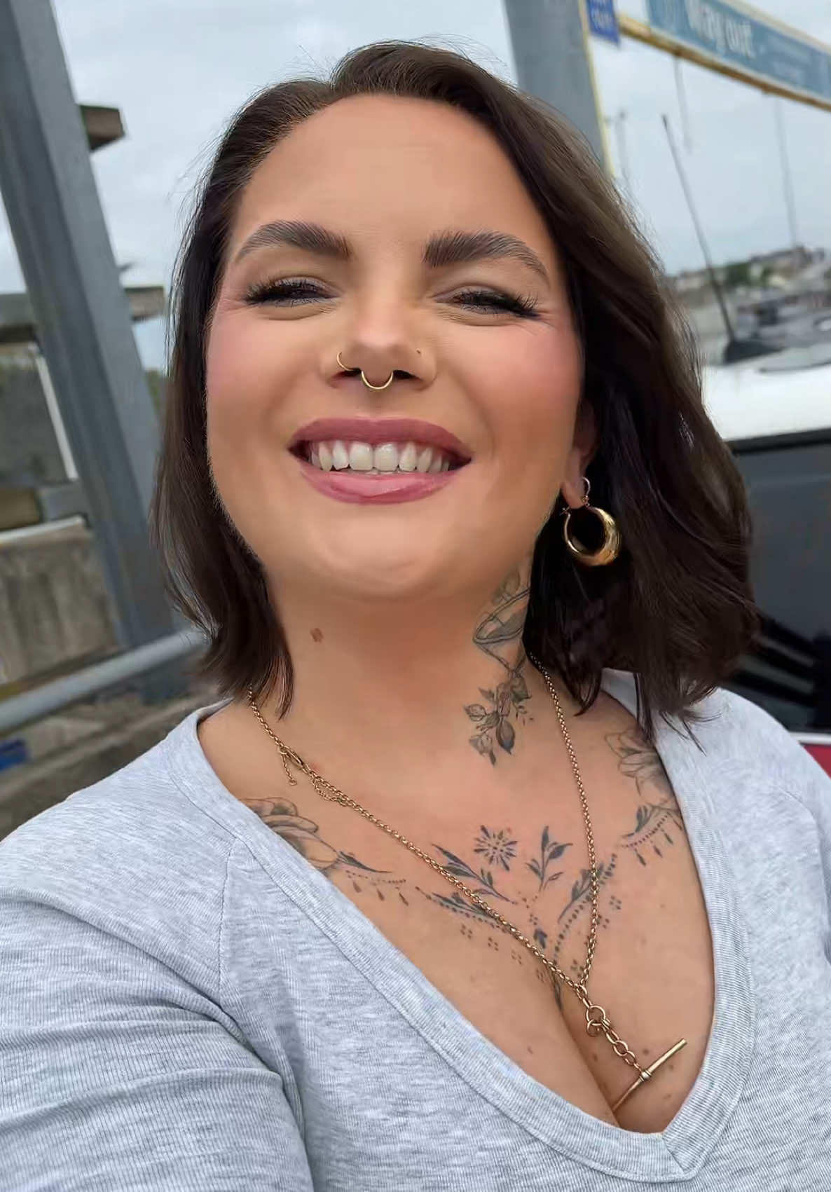 TikTok post by @gracekelly_mcguire for UNICORN COSMETICS. Caption reads: How have I only just discovered half lashes! Thank....