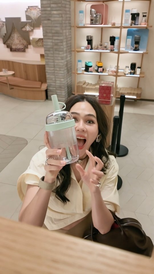 Instagram post by @chomismaterialgirl for Nespresso. Caption reads: @nespresso #nespressoth ☕️🎄✨️.