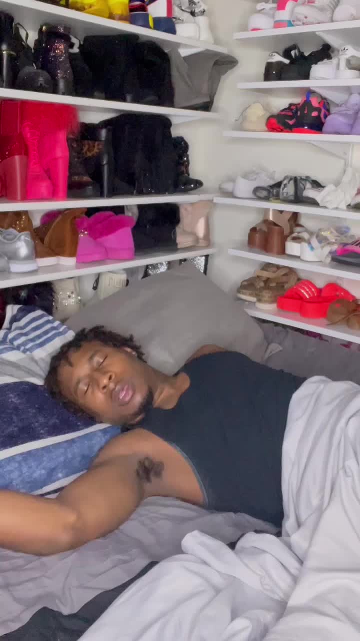 TikTok post by @zalemarshawn for DAVID ARCHY. Caption reads: [...] go shop their Black Friday sale! ....