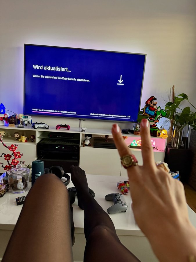 Instagram post by @yve.gaming for Xbox. Caption reads: When you’re ready to play… but your Xbox says “not....