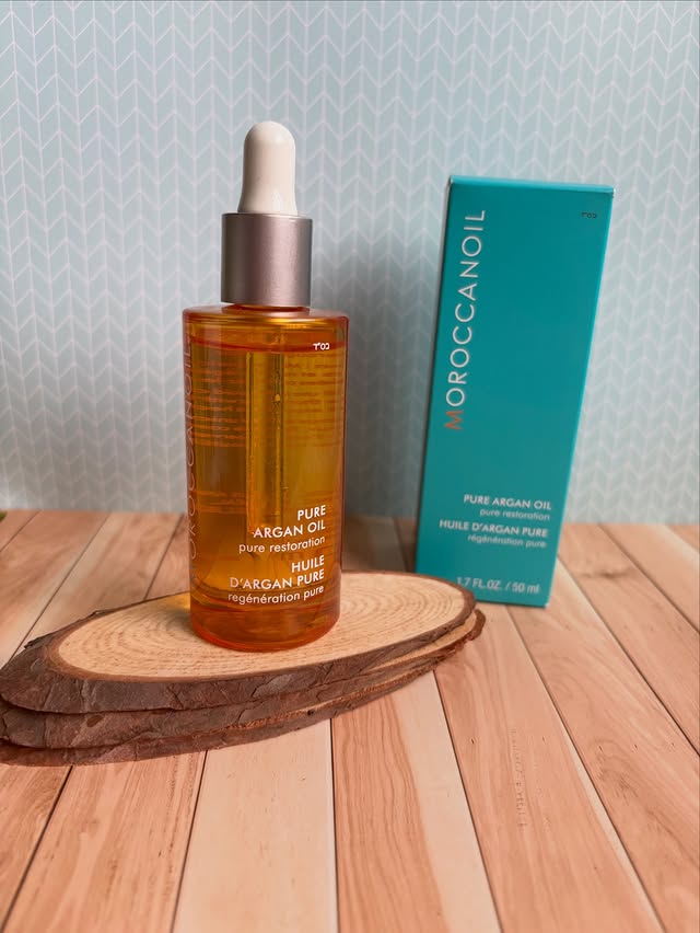 Instagram post by @testerweezy for Skeepers. Caption reads: #gifted_by_moroccanoil 

I love that this Pure....